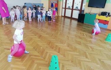 Skoczne gry - 3- latki (3)