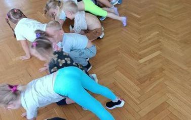 Ćwiczenia ruchowe w oparciu o Metodę Ruchu Rozwijającego W. Sherborne 5-latki (2)