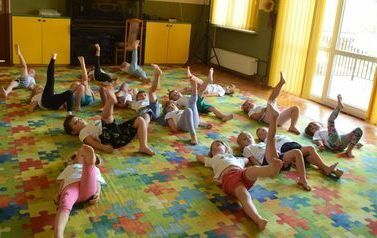 Ćwiczenia z kostkami gimnastycznymi (2)