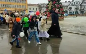 Tłumy wiernych przeszły ulicami Płońska 8