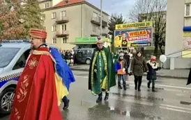 Tłumy wiernych przeszły ulicami Płońska 19