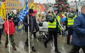 Tłumy wiernych przeszły ulicami Płońska 34
