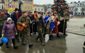 Tłumy wiernych przeszły ulicami Płońska 40
