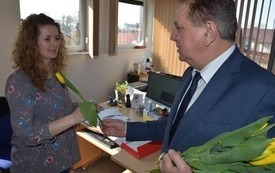 W Dniu Kobiet kwiatki od szefa