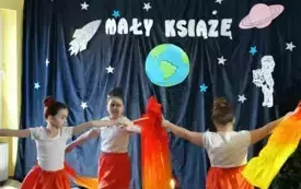 Galeria aktualności Dzień babci i dziadka w Szkoke Podstawowej nr 4 im. Papieża Jana Pawła II w Płońsku 9