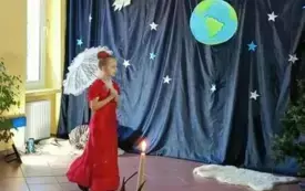 Galeria aktualności Dzień babci i dziadka w Szkoke Podstawowej nr 4 im. Papieża Jana Pawła II w Płońsku 17