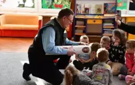 Galeria aktualności Wizyta Komendanta Straży Miejskiej w Płońsku w Przedszkolu Przyjaci&oacute;ł Kubusia Puchatka&nbsp; 4
