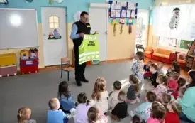 Galeria aktualności Wizyta Komendanta Straży Miejskiej w Płońsku w Przedszkolu Przyjaci&oacute;ł Kubusia Puchatka&nbsp; 6