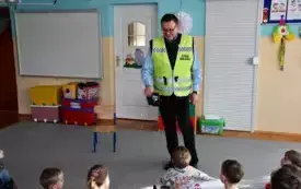 Galeria aktualności Wizyta Komendanta Straży Miejskiej w Płońsku w Przedszkolu Przyjaci&oacute;ł Kubusia Puchatka&nbsp; 10