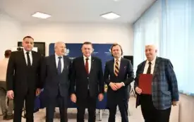 Galeria aktualności Umowa na dofinansowanie remontu ul. Moniuszki podpisana 5