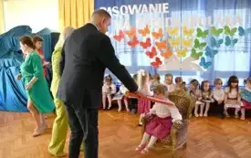 Galeria aktualności Uroczyste pasowanie na przedszkolaka w Przedszkolu nr 2 im. Kubusia Puchatka w Płońsku 17