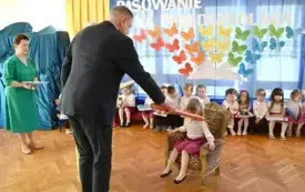 Galeria aktualności Uroczyste pasowanie na przedszkolaka w Przedszkolu nr 2 im. Kubusia Puchatka w Płońsku 18