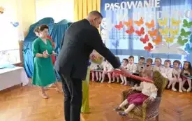 Galeria aktualności Uroczyste pasowanie na przedszkolaka w Przedszkolu nr 2 im. Kubusia Puchatka w Płońsku 37