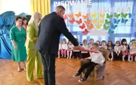 Galeria aktualności Uroczyste pasowanie na przedszkolaka w Przedszkolu nr 2 im. Kubusia Puchatka w Płońsku 43