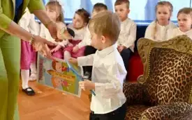 Galeria aktualności Uroczyste pasowanie na przedszkolaka w Przedszkolu nr 2 im. Kubusia Puchatka w Płońsku 48
