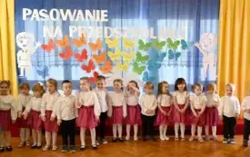 Galeria aktualności Uroczyste pasowanie na przedszkolaka w Przedszkolu nr 2 im. Kubusia Puchatka w Płońsku 80