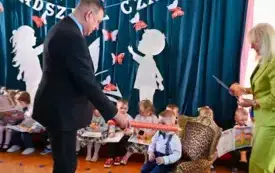 Galeria aktualności Uroczyste pasowanie na przedszkolaka w Przedszkolu nr 2 im. Kubusia Puchatka w Płońsku 104