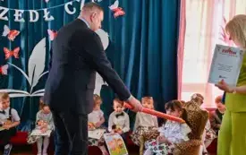 Galeria aktualności Uroczyste pasowanie na przedszkolaka w Przedszkolu nr 2 im. Kubusia Puchatka w Płońsku 106