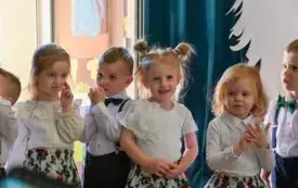 Galeria aktualności Uroczyste pasowanie na przedszkolaka w Przedszkolu nr 2 im. Kubusia Puchatka w Płońsku 122