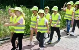 Galeria aktualności Wsp&oacute;lny spacer ze Strażą Miejską &ndash; nauka przez zabawę 3