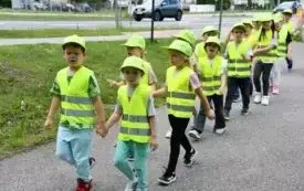 Galeria aktualności Wsp&oacute;lny spacer ze Strażą Miejską &ndash; nauka przez zabawę 5