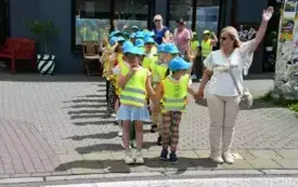 Galeria aktualności Wsp&oacute;lny spacer ze Strażą Miejską &ndash; nauka przez zabawę 9