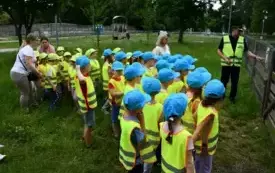 Galeria aktualności Wsp&oacute;lny spacer ze Strażą Miejską &ndash; nauka przez zabawę 14