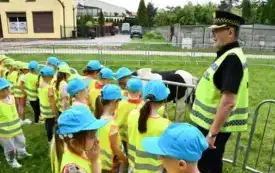 Galeria aktualności Wsp&oacute;lny spacer ze Strażą Miejską &ndash; nauka przez zabawę 16