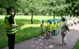 Galeria aktualności Wsp&oacute;lny spacer ze Strażą Miejską &ndash; nauka przez zabawę 17