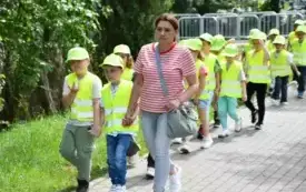 Galeria aktualności Wsp&oacute;lny spacer ze Strażą Miejską &ndash; nauka przez zabawę 21