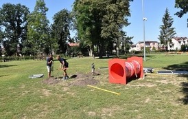 Montaż nowych zabwaek w Ogr&oacute;dku Jordanowskim (3)