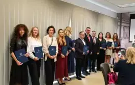 Galeria aktualności Wręczenie awans&oacute;w zawodowych nauczycielom oraz nagr&oacute;d uczniom i sportowcom podczas sesji Rady Miejskiej w Płońsku 3