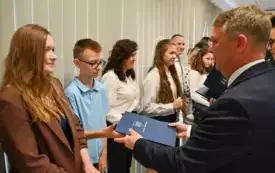 Galeria aktualności Wręczenie awans&oacute;w zawodowych nauczycielom oraz nagr&oacute;d uczniom i sportowcom podczas sesji Rady Miejskiej w Płońsku 9