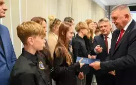 Galeria aktualności Wręczenie awans&oacute;w zawodowych nauczycielom oraz nagr&oacute;d uczniom i sportowcom podczas sesji Rady Miejskiej w Płońsku 19