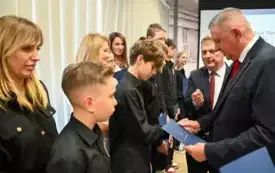 Galeria aktualności Wręczenie awans&oacute;w zawodowych nauczycielom oraz nagr&oacute;d uczniom i sportowcom podczas sesji Rady Miejskiej w Płońsku 20