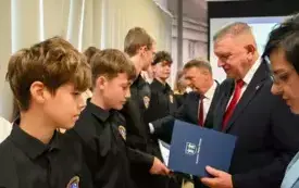 Galeria aktualności Wręczenie awans&oacute;w zawodowych nauczycielom oraz nagr&oacute;d uczniom i sportowcom podczas sesji Rady Miejskiej w Płońsku 25