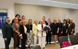 Galeria aktualności Pożegnanie dyrektora Szkoły Podstawowej nr 4 im. Papieża Jana Pawła II w Płońsku Marzanny Szacherskiej oraz Prezesa PGK Dariusza Matuszewskiego 2