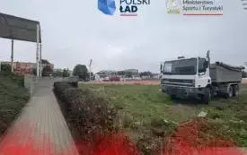 Galeria aktualności Trwa montaż docelowego ogrodzenia stadionu miejskiego 1