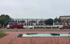 Galeria aktualności Trwa montaż docelowego ogrodzenia stadionu miejskiego 3