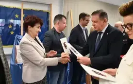 Sesja pełna uznania &ndash; wyr&oacute;żnienia dla radnych, pracownik&oacute;w Urzędu i ludzi kultury 15