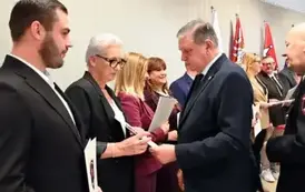 Sesja pełna uznania &ndash; wyr&oacute;żnienia dla radnych, pracownik&oacute;w Urzędu i ludzi kultury 28