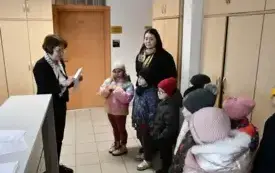 Galeria aktualności Dzieci z Przedszkola Nr 4 Pod zielonym listkiem w Płońsku z wizytą w urzędzie 1