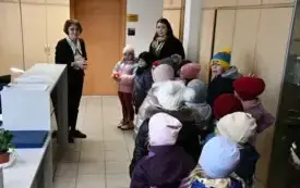 Galeria aktualności Dzieci z Przedszkola Nr 4 Pod zielonym listkiem w Płońsku z wizytą w urzędzie 2