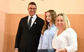 Galeria aktualności Dzień Patrona w I LO im. Henryka Sienkiewicza w Płońsku z udziałem burmistrza Andrzeja Pietrasika 1