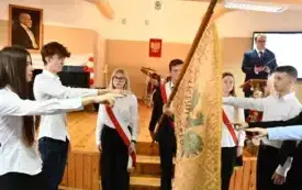 Galeria aktualności Dzień Patrona w I LO im. Henryka Sienkiewicza w Płońsku z udziałem burmistrza Andrzeja Pietrasika 9