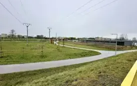 Galeria aktualności Umowa na budowę wybiegu dla ps&oacute;w podpisana 5