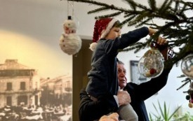 Galeria aktualności Wsp&oacute;lne ubieranie choinki&nbsp; 20