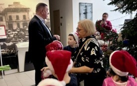 Galeria aktualności Wsp&oacute;lne ubieranie choinki&nbsp; 26
