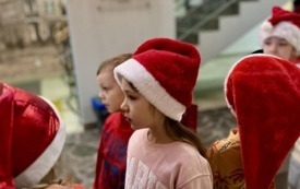 Galeria aktualności Wsp&oacute;lne ubieranie choinki&nbsp; 37
