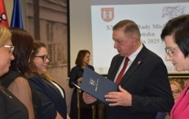 Galeria aktualności Sesja Rady Miejskiej w Płońsku pełna gratulacji i wyr&oacute;żnień 5